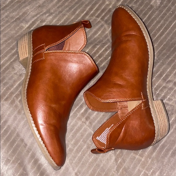 Universal Thread Booties - Picture 2 of 5